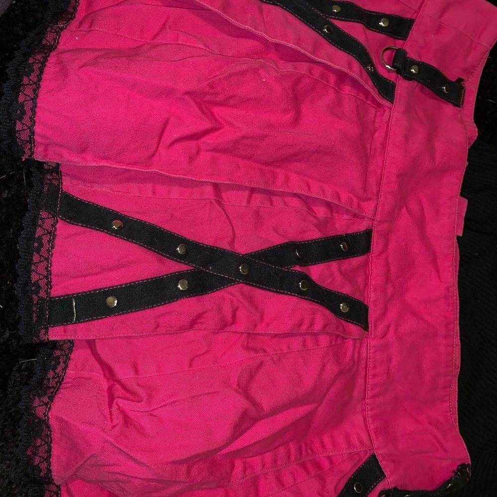 Cute pink skirt!